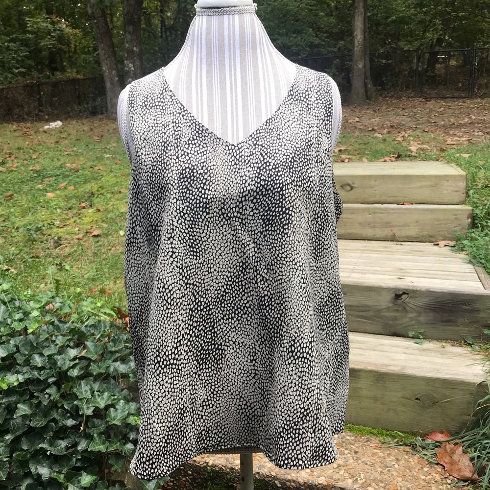 EUC Black and Cream Top, Sz Large
